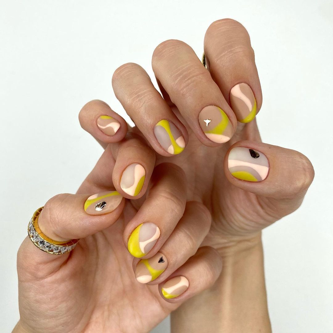 Best Fall Nail Colors 2025