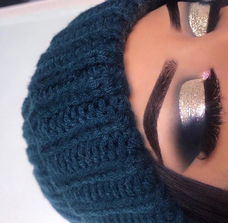 Best Eyeshadow Colors for Hazel Eyes That Bring Out the Warmth