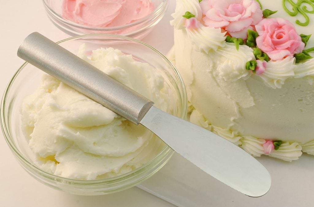 Best icing for cake decorating techniques and secrets Best icing for cake decorating techniques and secrets
