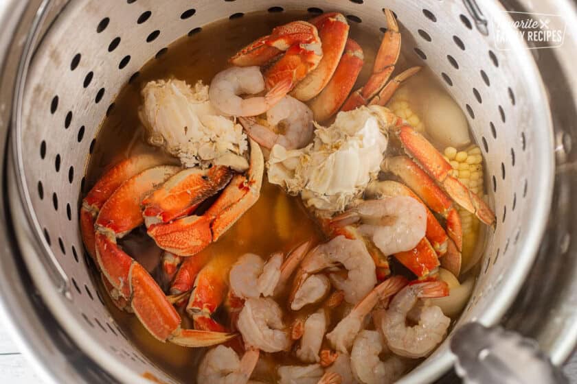 Crab Legs with Garlic Butter Dipping Sauce