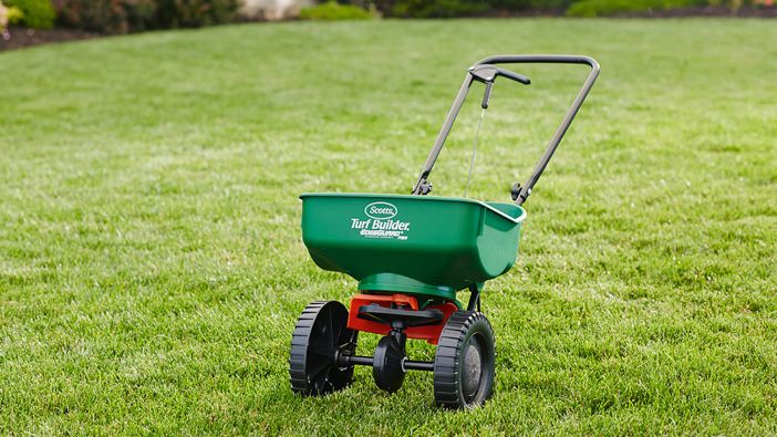 Best Fertilizer Spreader for Lawns