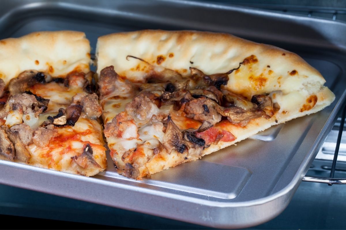 The best ways to reheat pizza (and what not to do) | Popular Science The best ways to reheat pizza (and what not to do) | Popular Science