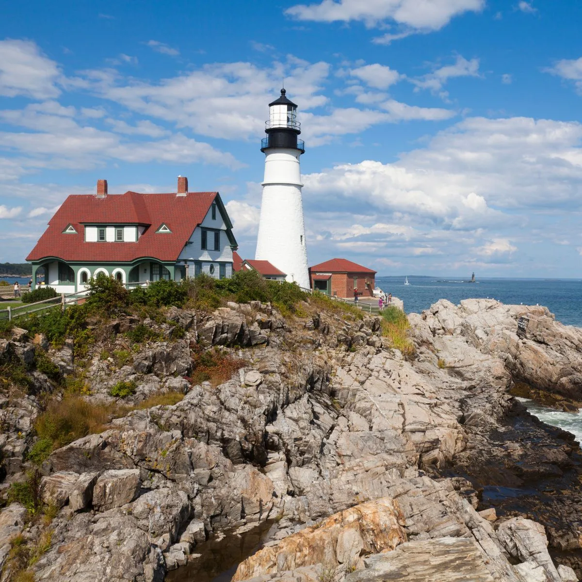 Best Lighthouses in Maine
    Overview of the states stunning coastal treasures