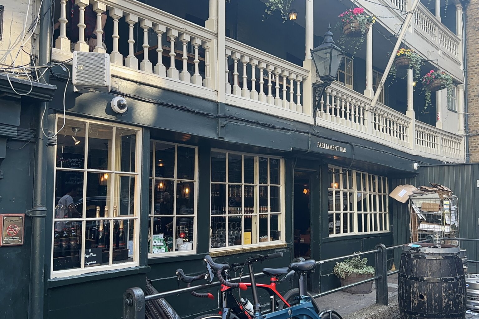 Two London pubs are the best in the UK, according to the National Pub ... Best pubs in london england