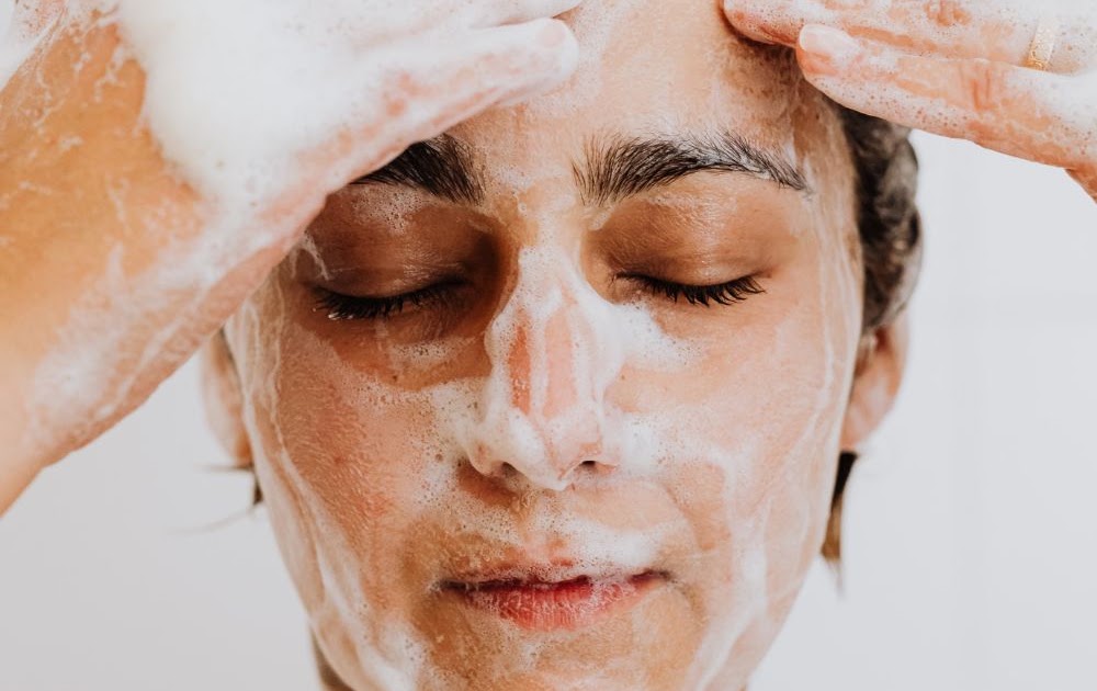 Best face cleanser for oily skin is a must-have