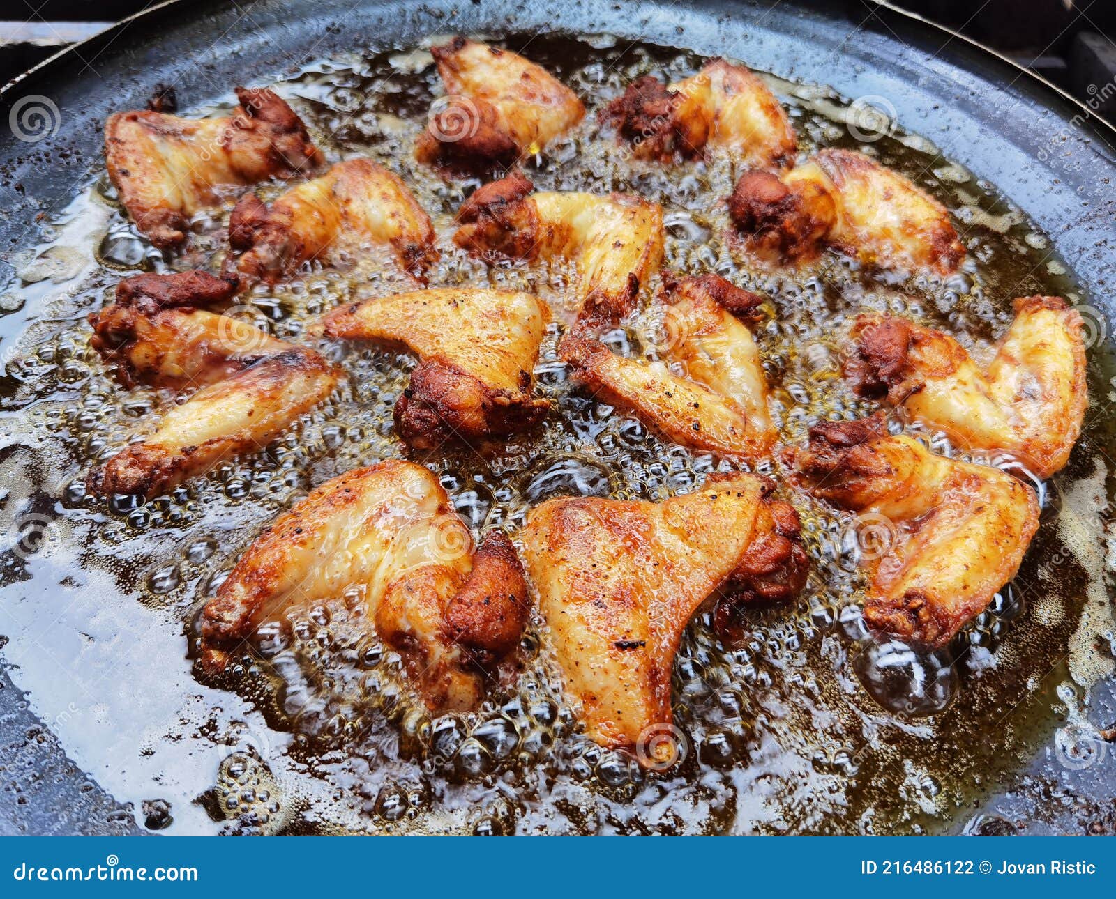 Best Oil to Fry Chicken Wings for Crispy Delight