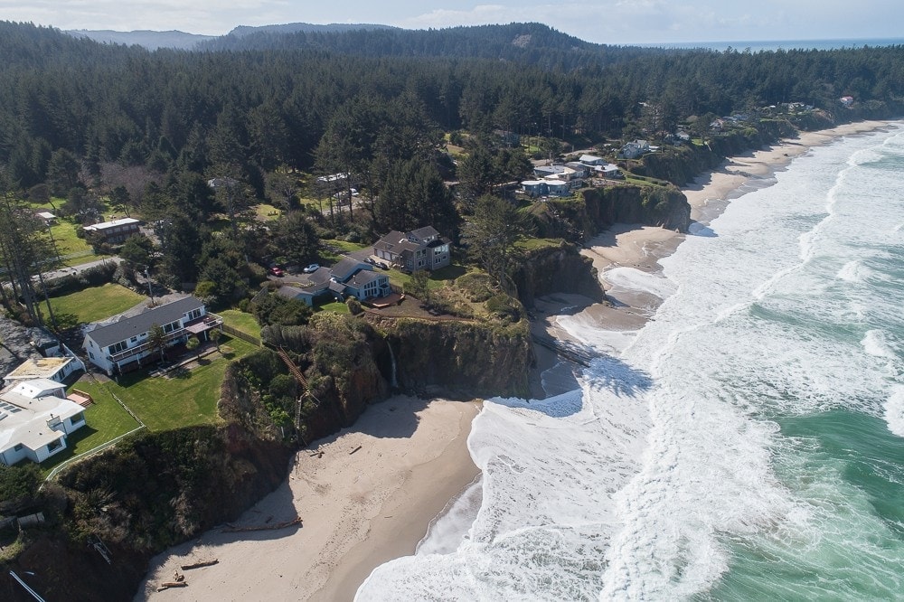 BEST WESTERN® HOLIDAY HOTEL - Coos Bay OR 411 North Bayshore 97420 BEST WESTERN® HOLIDAY HOTEL - Coos Bay OR 411 North Bayshore 97420