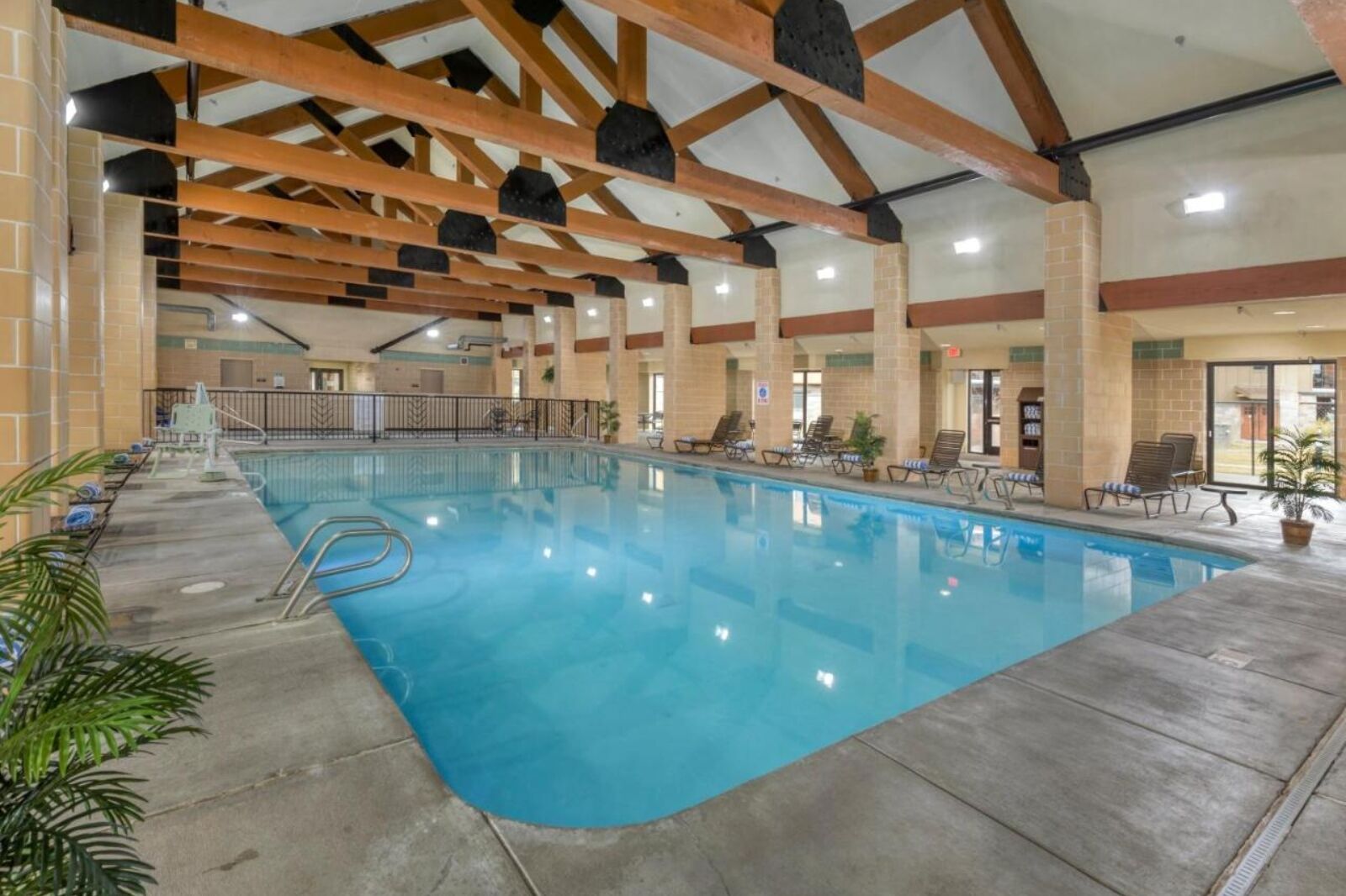 9 Hotels Near Yellowstone National Park for 2024 Vacation